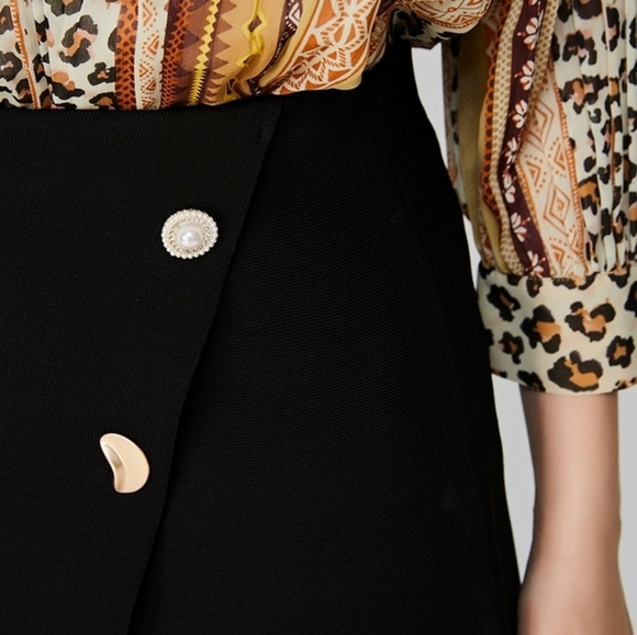 Brand new black Skirt - Picture 3 of 6